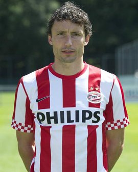 着球迷们的 着球迷们的