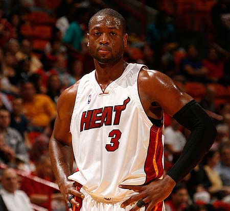 三人出球 三人出球