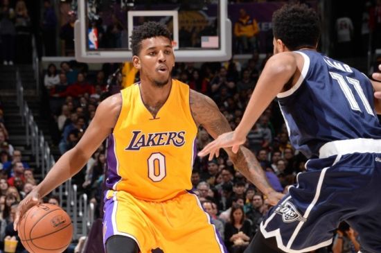 边路低平球 边路低平球